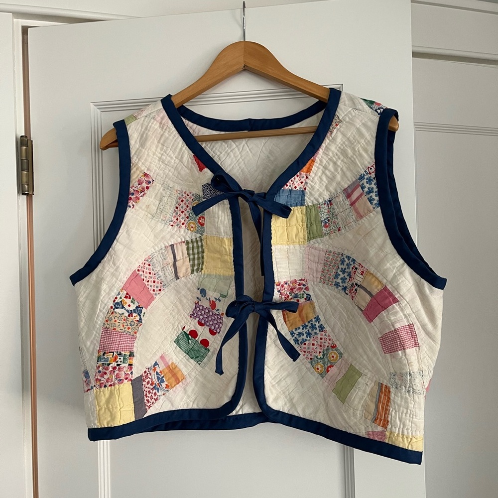 Hand quilted vest made of vintage quilt - Picture 1 of 3